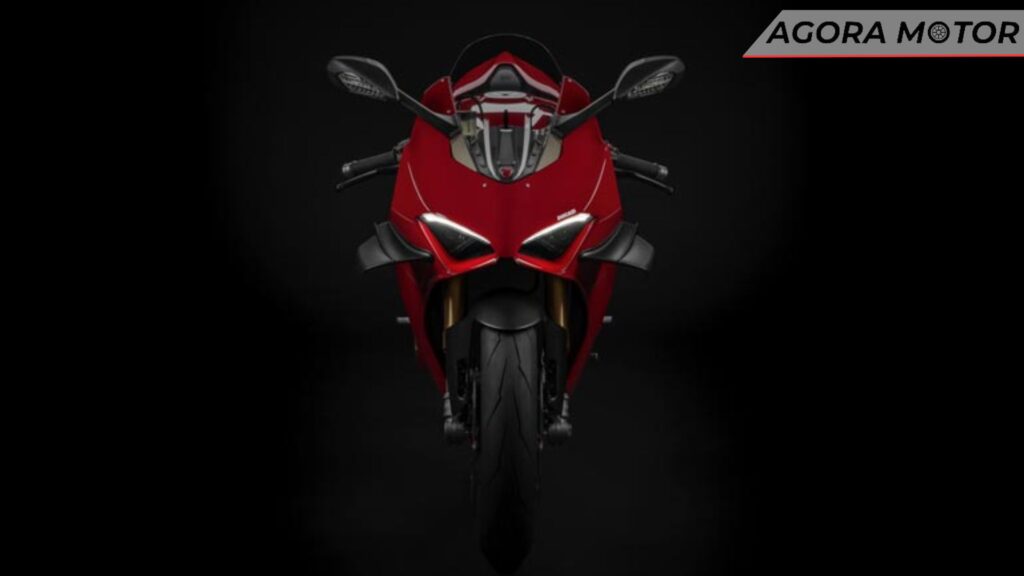 Foto frontal de uma Panigale V4 2024