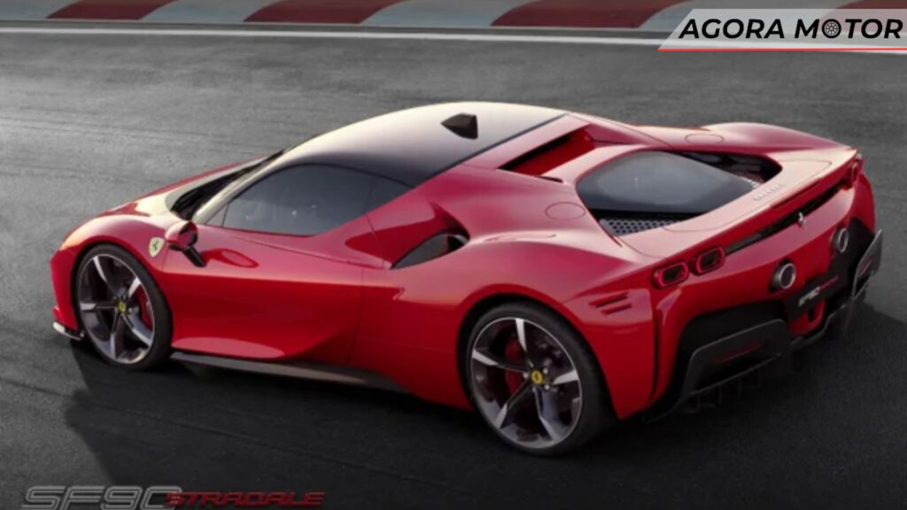 A Ferrari SF 90 2024 vermelha