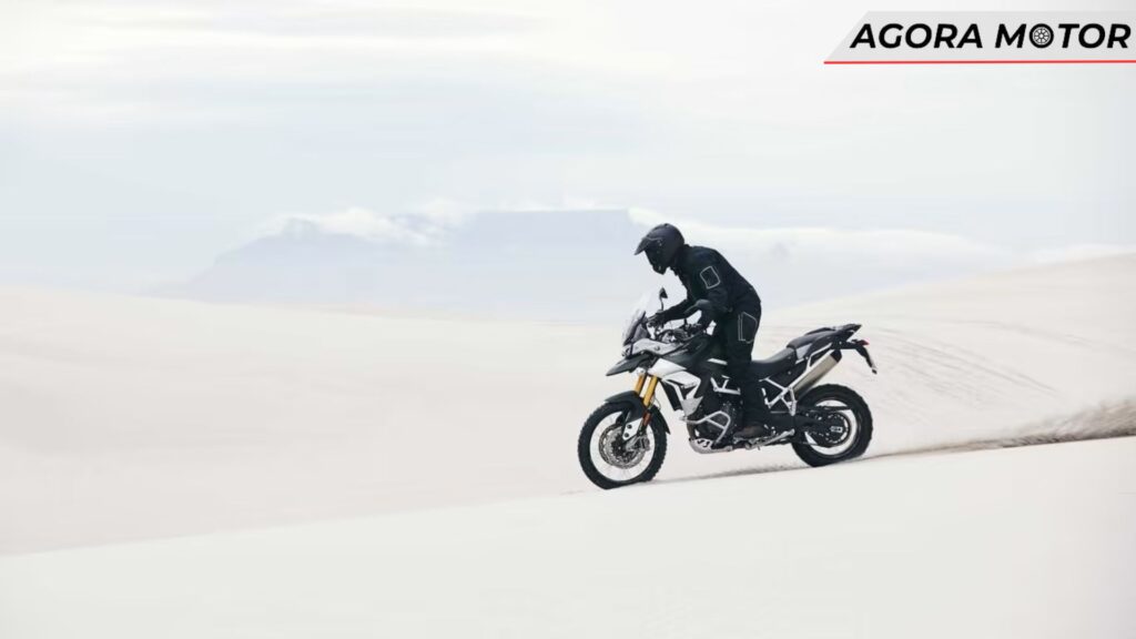 Tiger 900 2024 em movimento