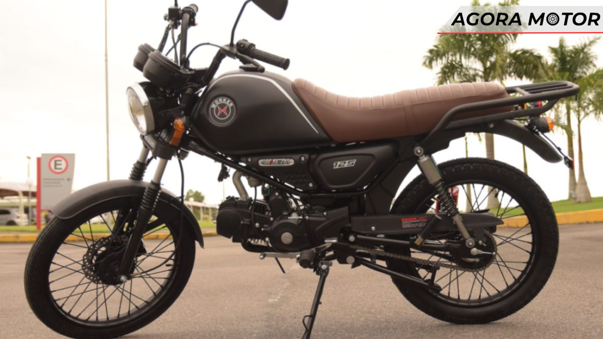 Foto lateral de uma Worker 125 2024