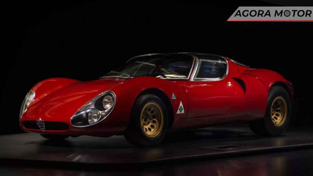 Alfa Romeo nos provoca com um vislumbre de seu novo supercarro de motor central!