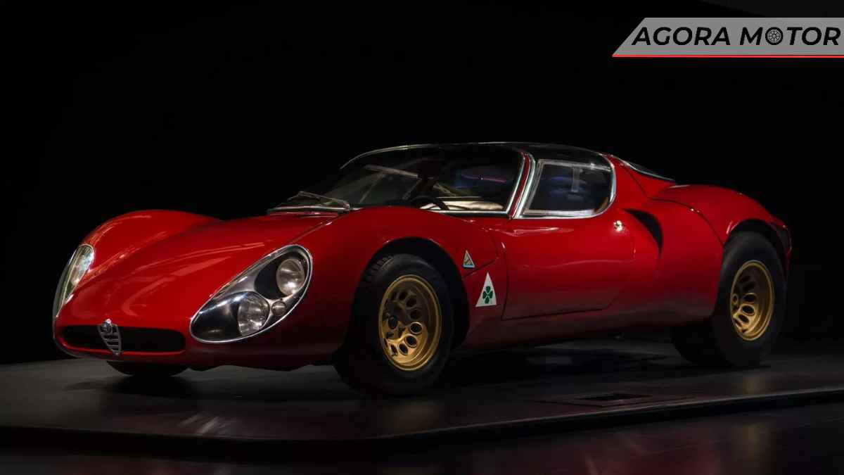 Alfa Romeo nos provoca com um vislumbre de seu novo supercarro de motor central!