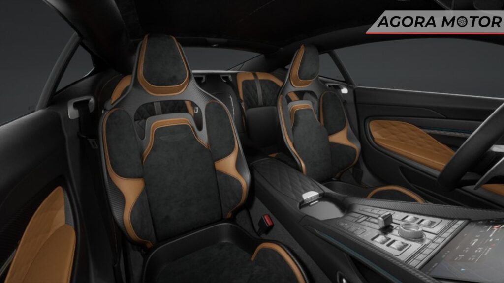 Bancos do Aston Martin DB12 2024.