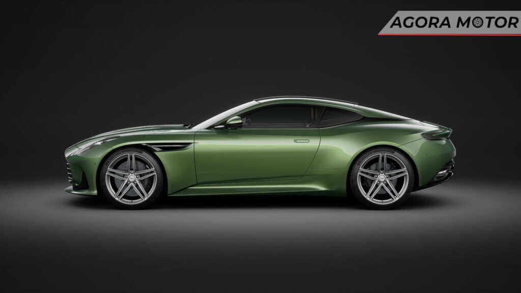 Lateral do Aston Martin DB12 2024.