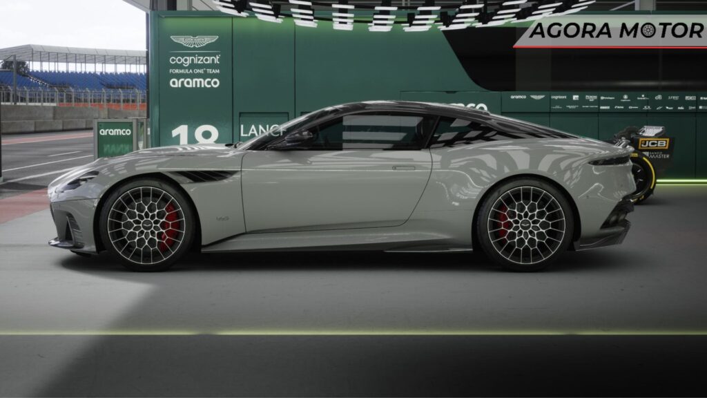 Lateral do Aston Martin DBS 2024.