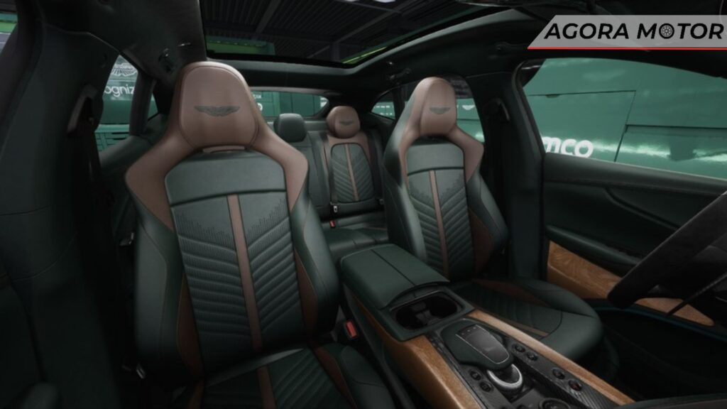 Bancos do Aston Martin DBX 2024.