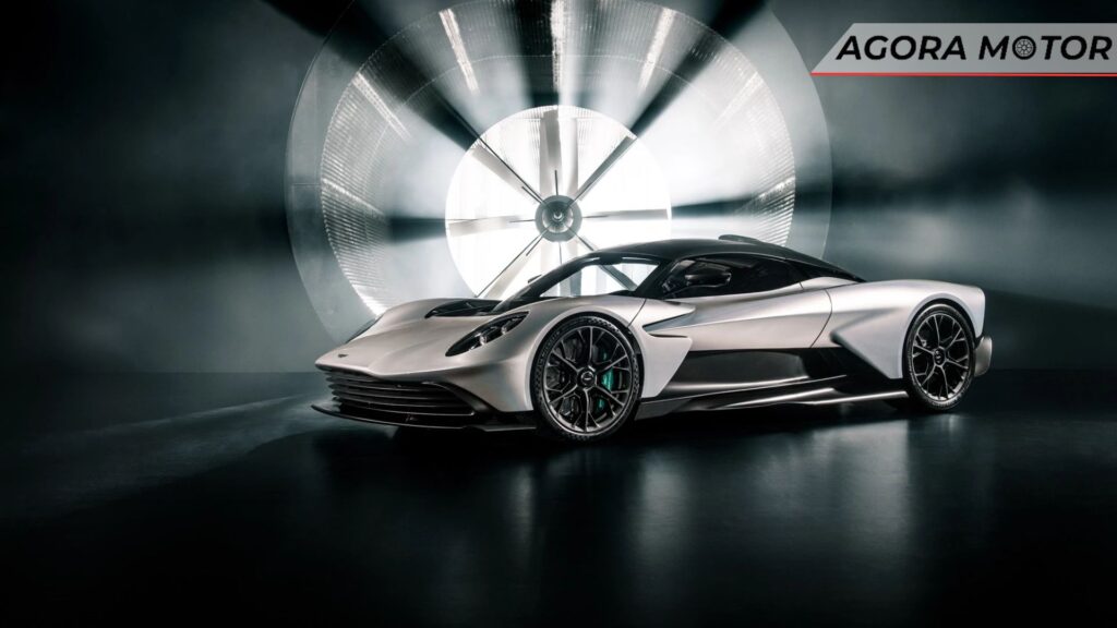 Aston Martin Valhalla 2024 branco.
