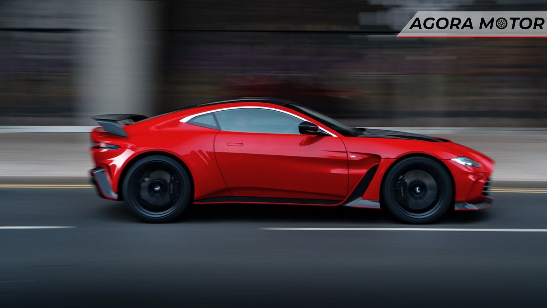 Lateral do Aston Martin Vantage 2024.