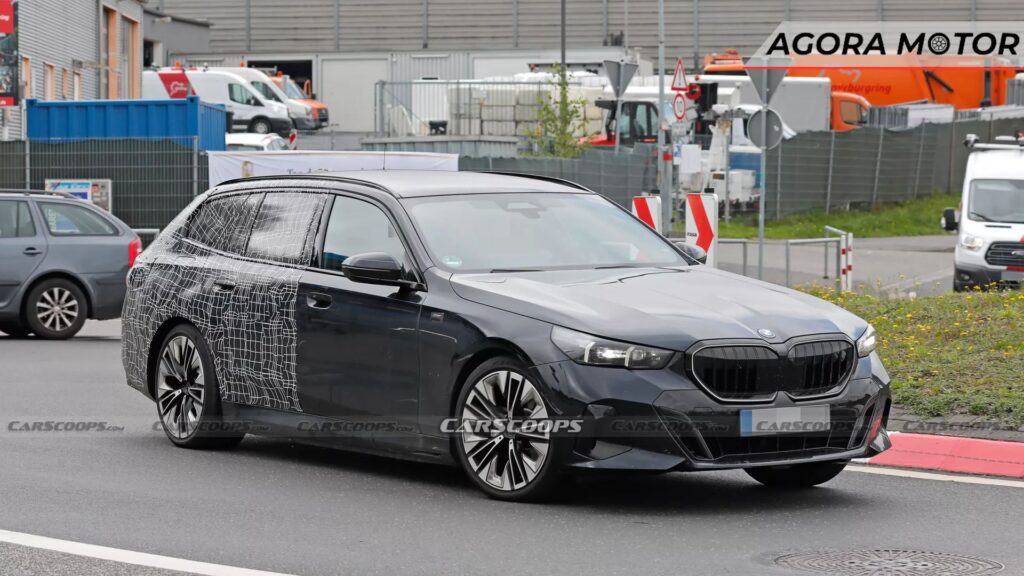 Visual da BMW i5 Touring 2024.