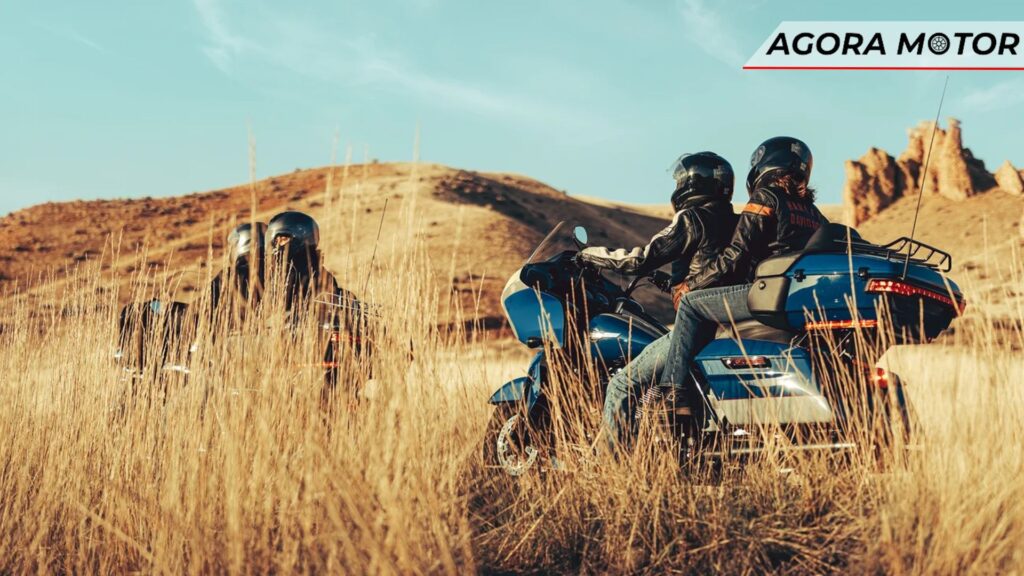 Moto no pasto.