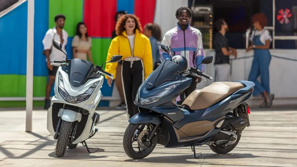 Honda PCX 2024.