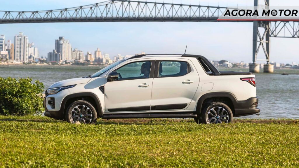 Lateral da Fiat Strada 2024.
