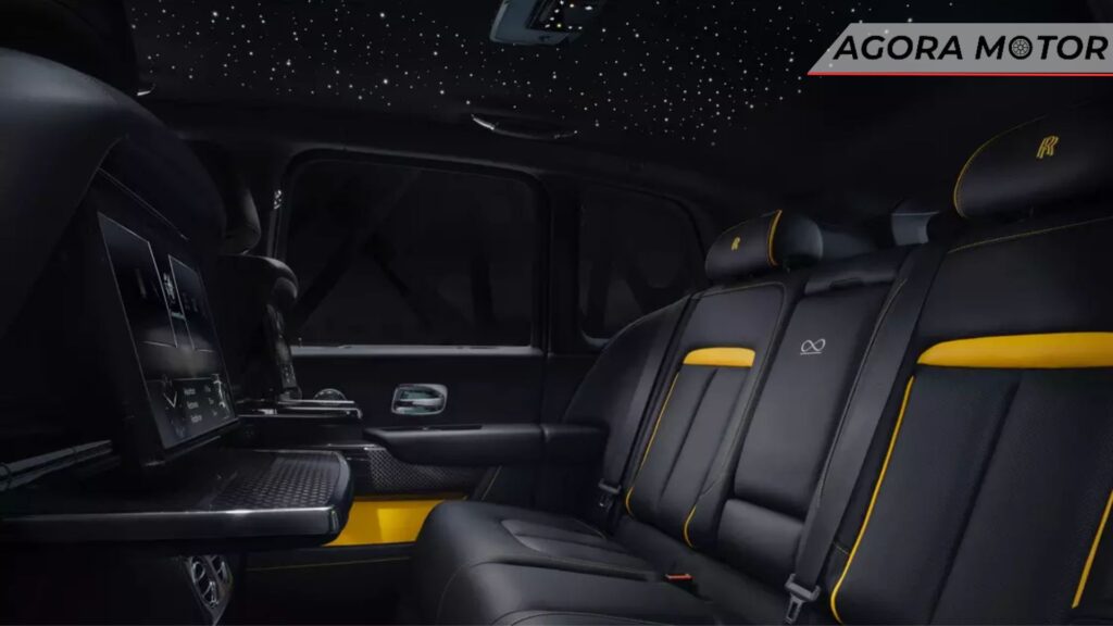 Interior do Rolls-Royce Cullinan Black Badge 2024..