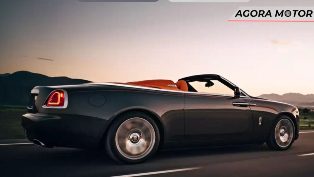 Rolls-Royce Dawn na estrada.