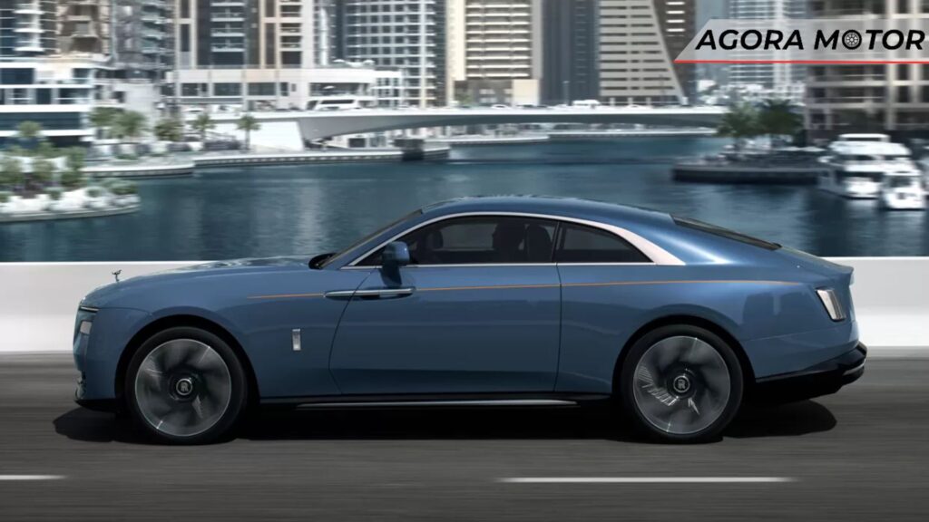 Lateral do Rolls-Royce Spectre 2024.