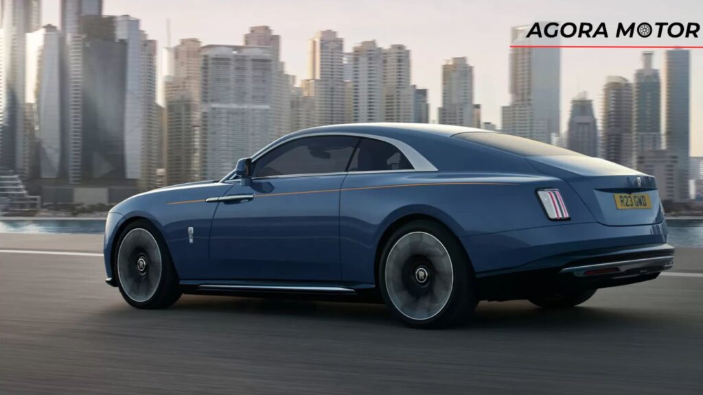 Rolls-Royce Spectre 2024 na cor azul.