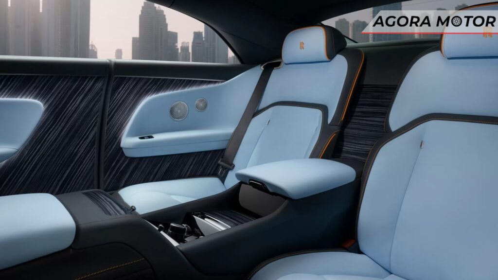 Bancos traseiros do Rolls-Royce Spectre 2024.