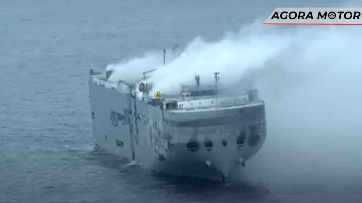 Rolls-Royce confirma que tem vários carros em navio de carga que pegaram fogo!