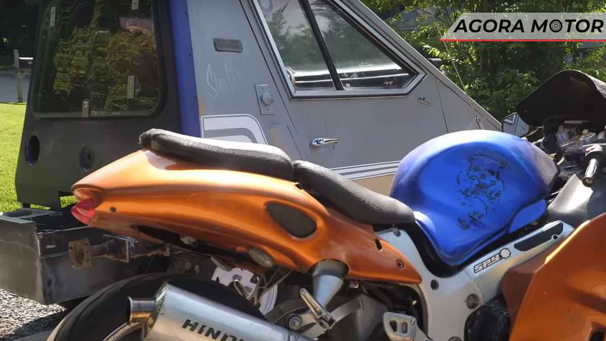 Veja este vídeo de um cara usando um Comuta Car de 1980 com motor de uma moto Hayabusa!