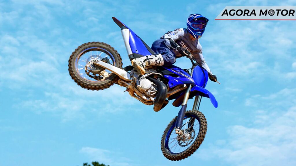 Yamaha YZ 250 2024 no ar.