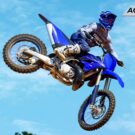 Yamaha YZ 250 2024 no ar.