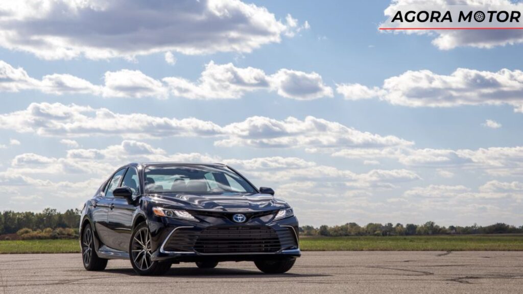 Foto frontal de um Camry 2024