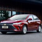 Chevrolet Monza vermelho.