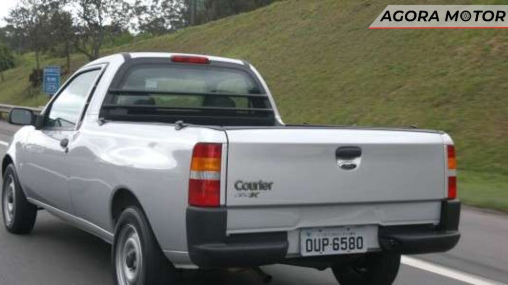 FOto traseira de uma Courier em 2024