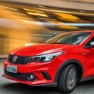Fiat Argo vermelho.