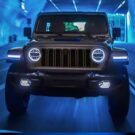 Frente do Jeep Wrangler 2024.
