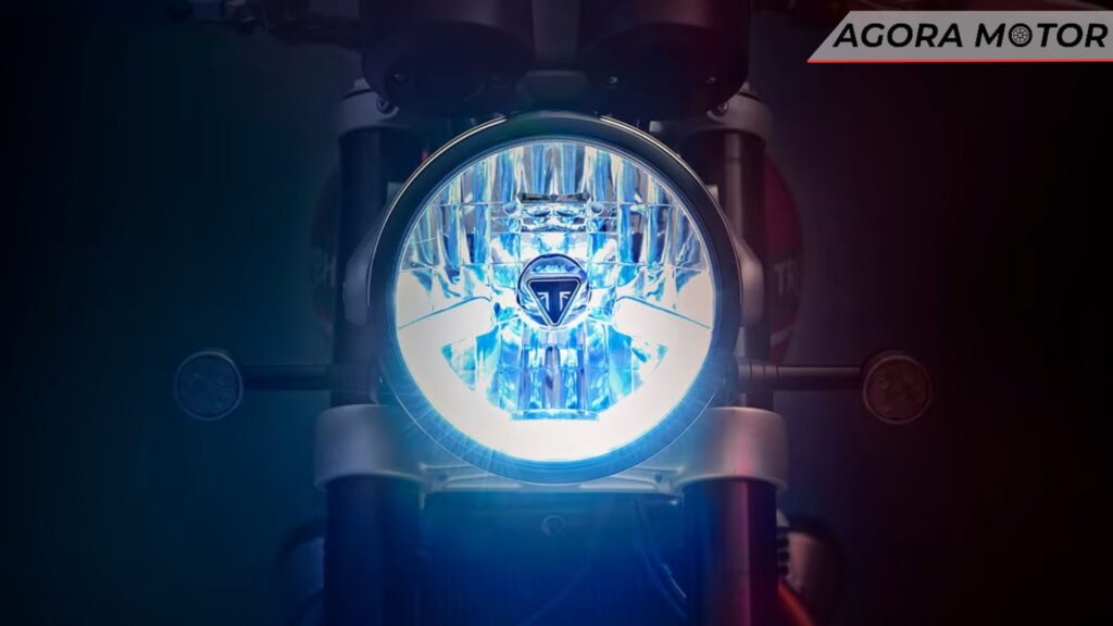 Foto frontal de uma Triumph Speed Twin 1200 2024
