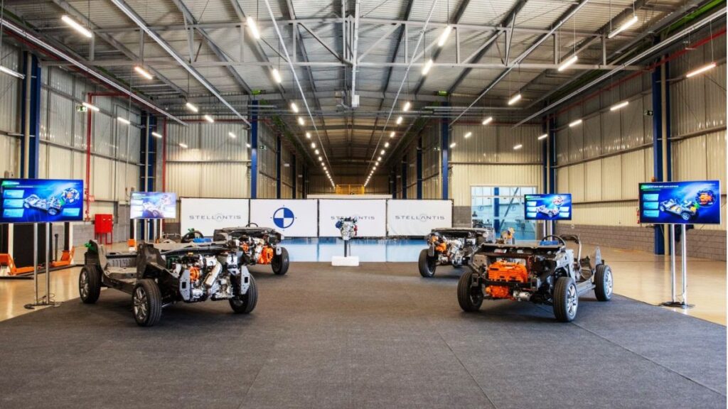 Ofensiva da Stellantis inclui
três híbridos flex e um elétrico