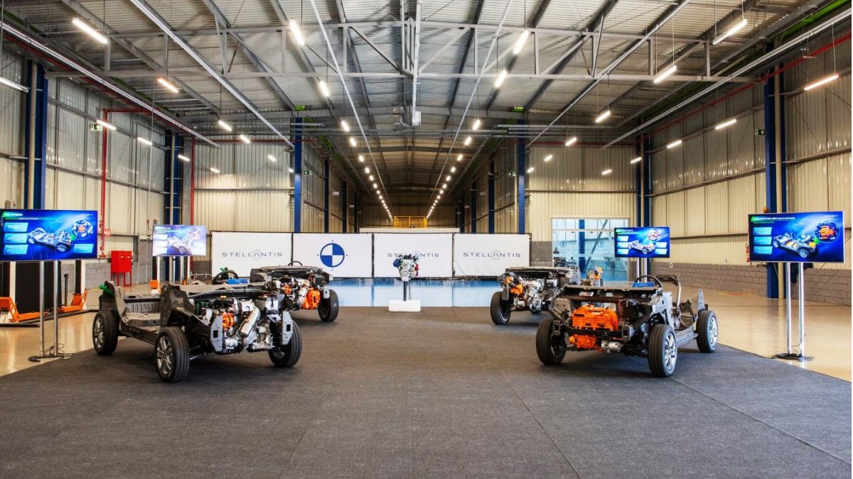 Ofensiva da Stellantis inclui três híbridos flex e um elétrico