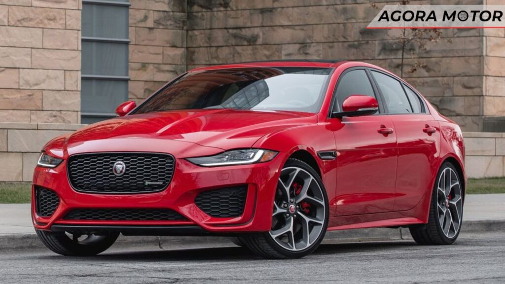 Jaguar XE 2024 vermelho