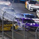 Acidentes chamam a atenção nas corridas da Nascar!