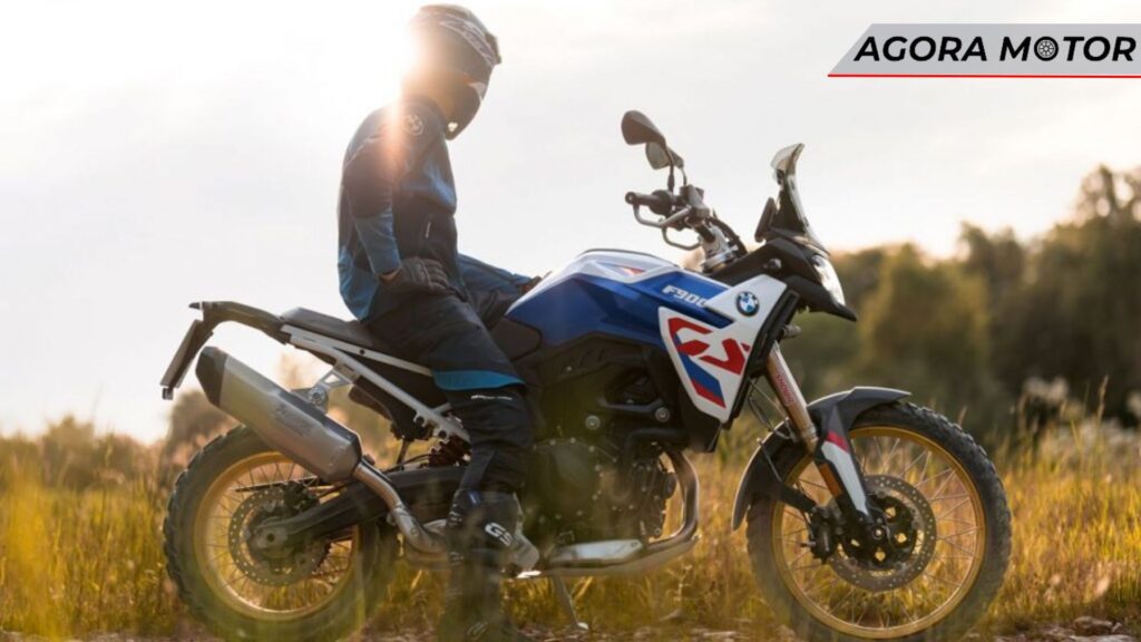 Nova BMW F 900 GS.