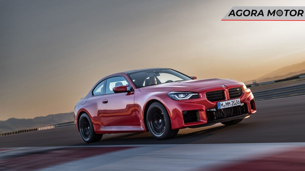 BMW M2 vermelha.