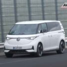 Flagra: VW ID.Buzz GTX é vista em testes na pista de Nurburgring!