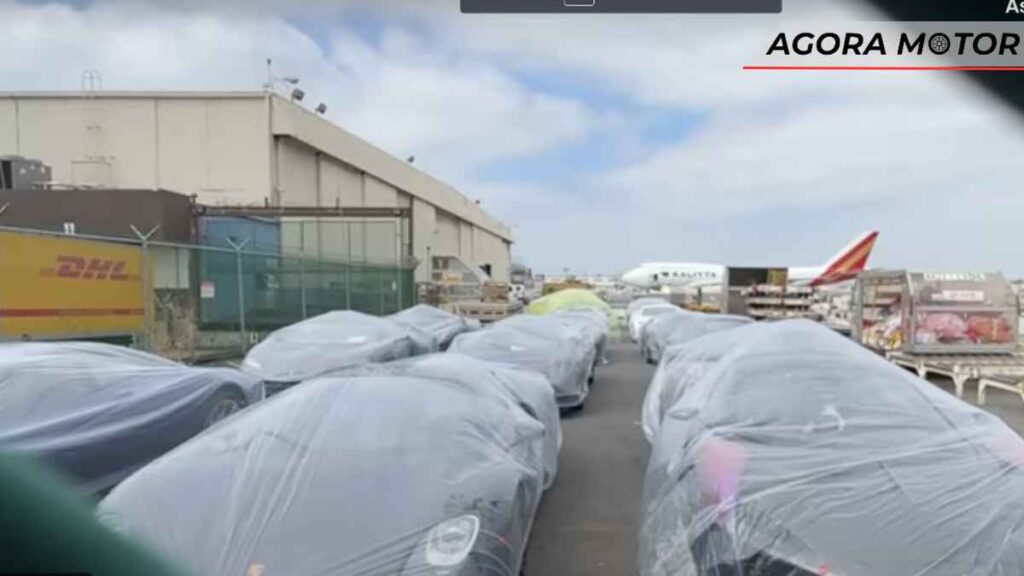 Frota de supercarros está parada no Aeroporto de Los Angeles! Quem será o dono