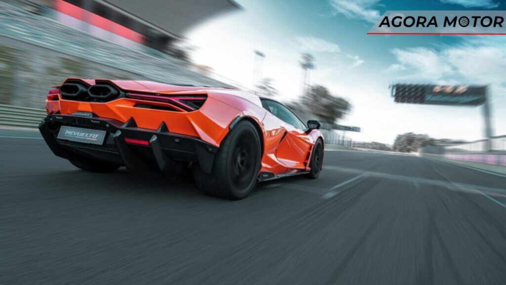 Traseira da Lamborghini Revuelto.