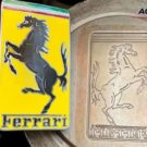 Logo Ferrari.