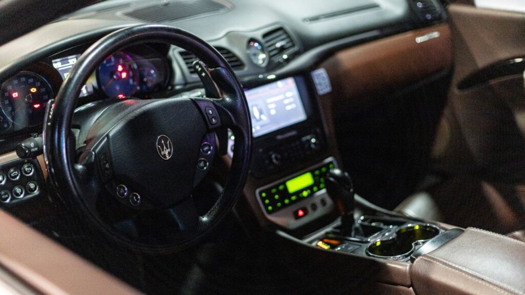 Painel da Maserati GranCabrio.