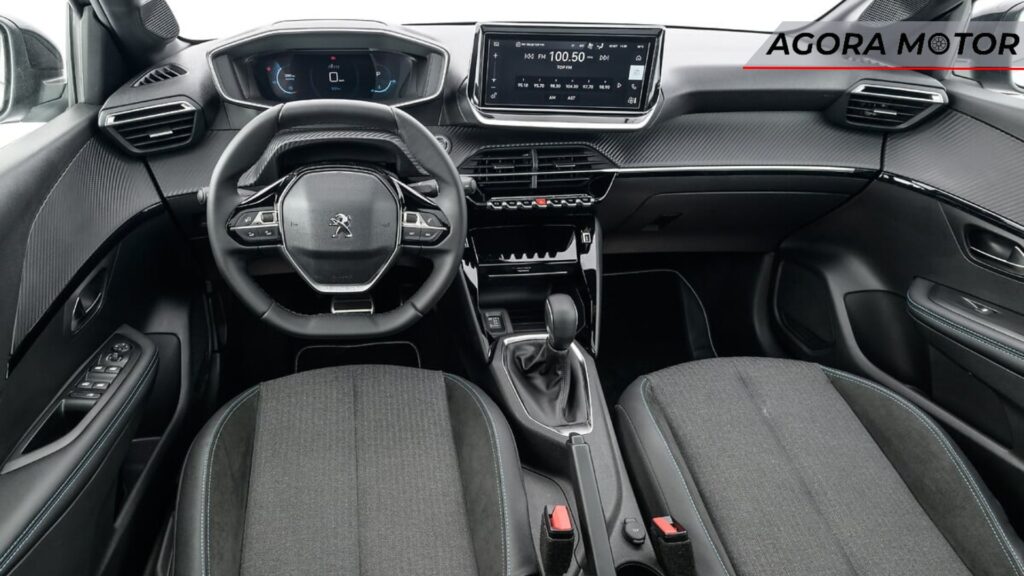 Parte interna do Peugeot 208 Style.
