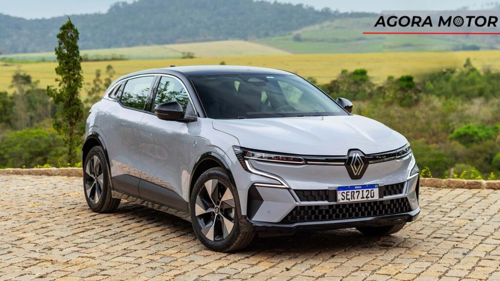 Frente do Renault Megane E-Tech.