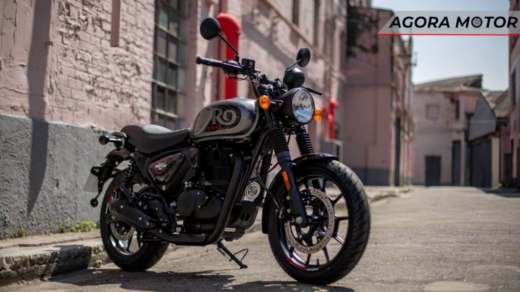 Royal Enfield Hunter 350 prata com detalhes.