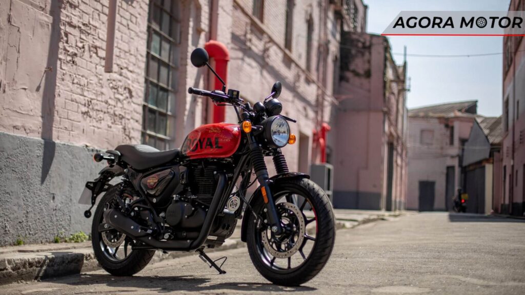 Royal Enfield Hunter 350 vermelha.