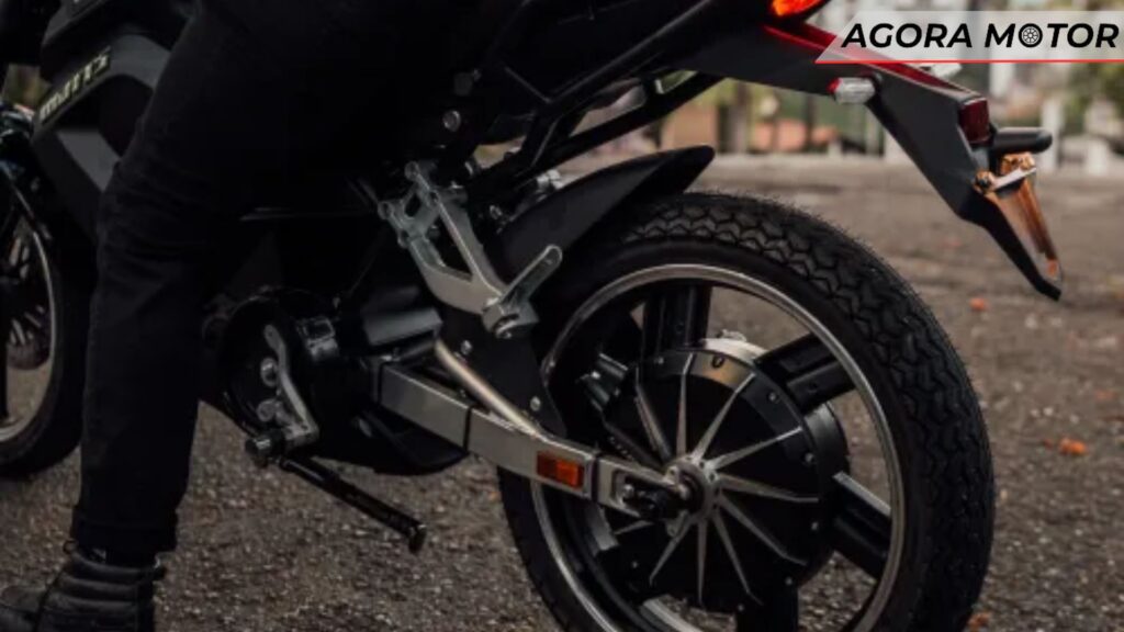 Foto traseira de uma Watts W125 2024