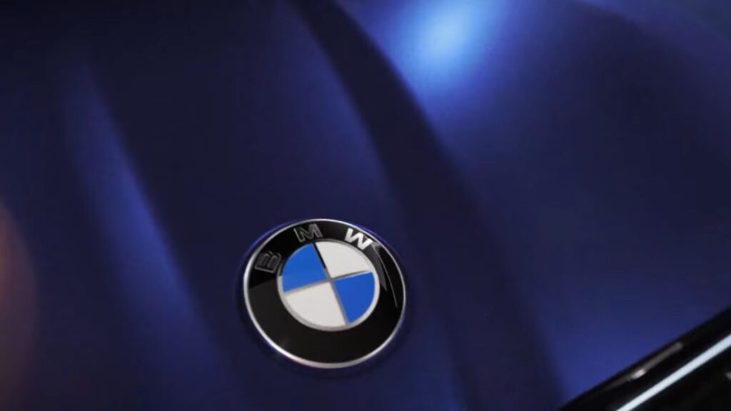BMW X2.