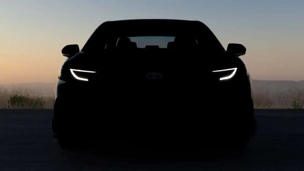 Toyota dá teaser da nova geração do Camry.