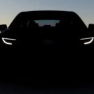 Toyota dá teaser da nova geração do Camry.